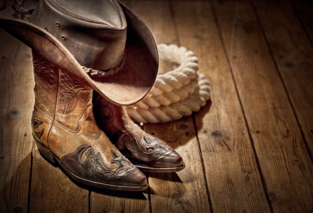 how to wear cowboy boots men
